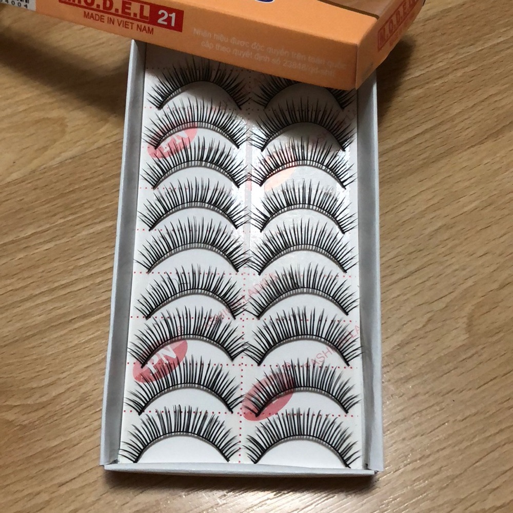 False Lashes - Picture 2 of 3